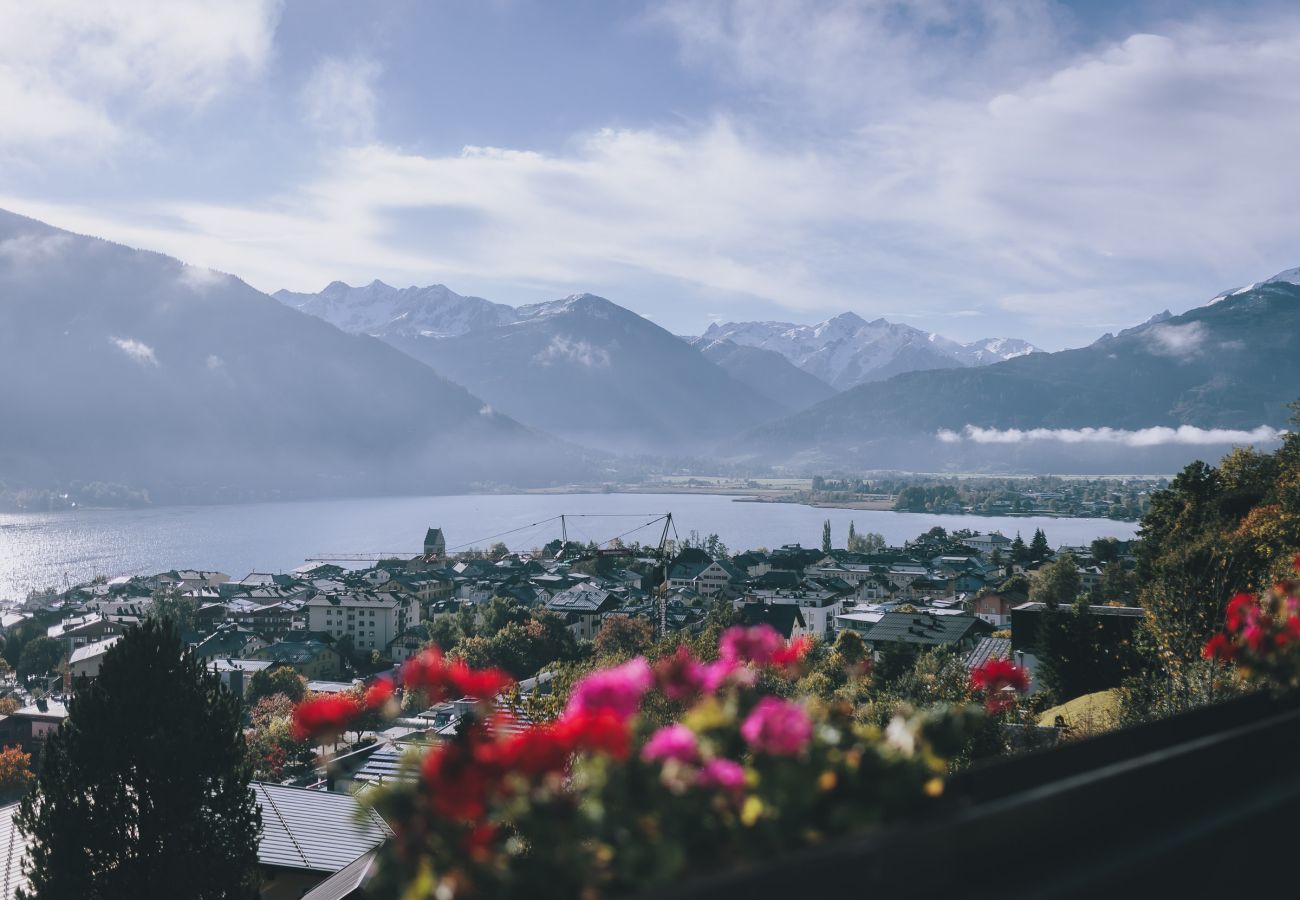 View from the balcony in Apartments Haus Altenberger by we rent. Lake view, city view, and mountain view.